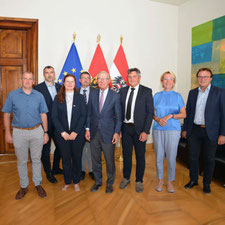 Foto: Die Personalvertretung der Salzburger Landesverwaltung mit Landeshauptmann Wilfried Haslauer