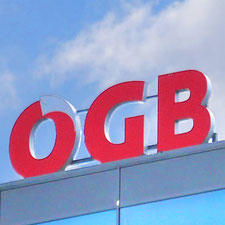 ÖGB-Schriftzug am Dach der ÖGB-Zentrale