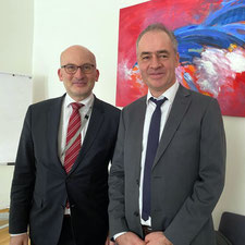 Gesandter Gerhard Eisl und Richter Dr. Oliver Schreiber