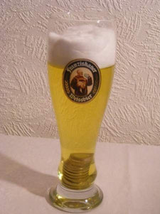 Ein originelles Geldgeschenk für Bierliebhaber: Frisch gezapftes Geld!