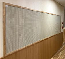 掲示板 の写真です。 ICT対応ワイトボードの専門販売商社　株式会社アイギアオイ