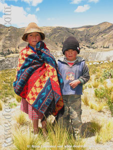Equateur,amérique sud,enfants,petit garçon,petite fille,bergers,montagne,bonnets,ponchos