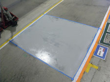 塗床の部分修理：工事中写真