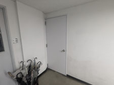 カバー工法による鉄扉改修工事：工事後写真