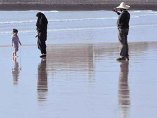 Familie am Wasser