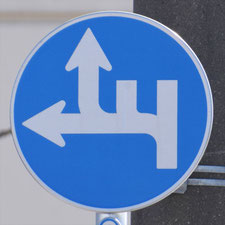 伊東・東京方向標識 墨田区の異形矢印標識 - 東京地歴探訪｜東京に限らず全国へ