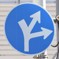 伊東・東京方向標識 道路標識クイズ】どのくらい知っていますか？？事前に事故を防ぎま