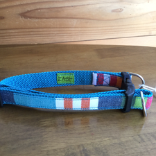 ZASH葉山製作　ターコイズブルーのテープに水色や緑、赤など元気な色味のストライプの首輪　大型犬用