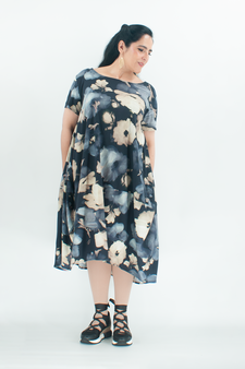 Elegantes Ballonkleid mit Blumendruck in blau, ocker, gelb