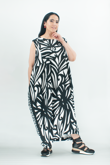 ärmelloses Tulpenkleid mit schwarz weißem Druck