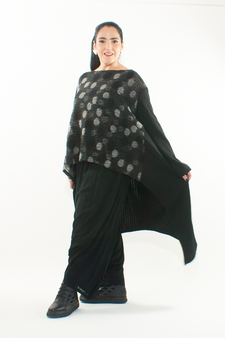 Ausgefallener und asymmetrischer Pullover