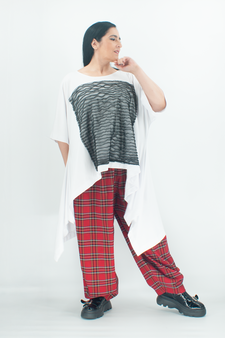 asymmetrisches T-Shirt mit Tüllapplikation