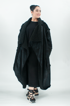 Schwarzer oversized Mantel aus Lammfellimitat