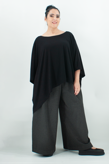 Weite Hose mit Nadelstreifen