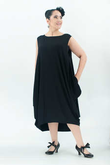 asymmetrisches ärmelloses Kleid