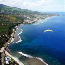 Parapente en tandem au-dessus du lagon de Saint-Leu, La Réunion
