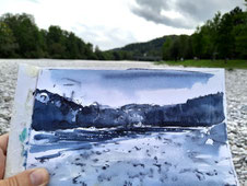 Isar Kiesbett, reiseskizze, aquarell, blau, im hintergrund das motiv