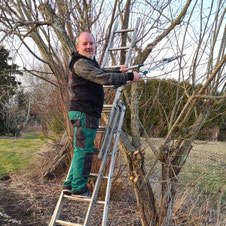 Stefan Kubon - Lindinger Gärtner Blumenhütte München -  Fachmann fuer Grabpflege am Sendlinger Friedhof