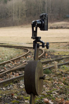 pocketPANO Nodalpunktadapter für die Canon G7X II, montiert auf der Cullmann Multiklemme CC50