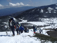 軽アイゼン　初冬　残雪期　登山　ガイド　ツアー