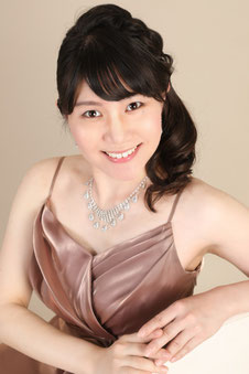 安光桃子Momoko YASUMITSU