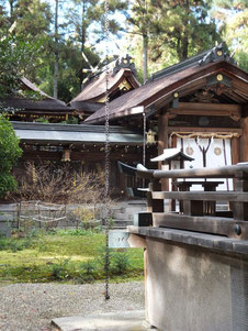 大和神社本殿を望む