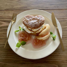 富士宮市ケーキカフェ、cafe verbの予約制デザート、桃のミルフィーユ「ミルフィーユ・ペッシュ」