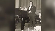 Auch Rudolf Schock sang mit Rudolf Schock im Jahr 1961 neben einem Flügel