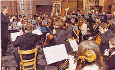 Das Sinfonieorchester der Kreismusikschule unter Leitungvon Ernest Frissen eröffnete das Konzert mit dem Concerto grosso von Arcangelo Corelli. RP-FOTO: JÜRGEN LAASER