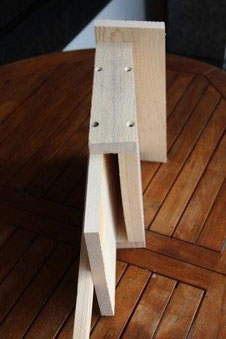 Fledermauskasten, Ansicht von schräg unten. Die Einflugöffnung ist zu sehen.
