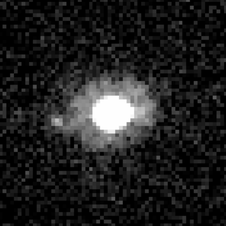 Entdeckungsbild von Quaoars (mitte) Mond Weywot (links daneben) auf einer Hubble-Aufnahme aus dem Jahre 2006.