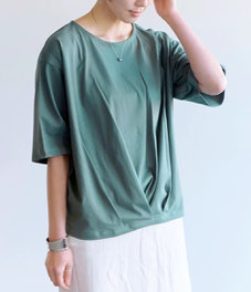 フロントタックの カットソー  【SALE】2,680円(税込)  シルキータッチの風合いです