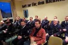 2015 Reges Interesse während der Ausschusssitzung im alten Gemeindehaus, dem früheren Sitz der Recker Freiwilligen Feuerwehr. Klares Votum für einen Neubau auch von der FDP-Recke.