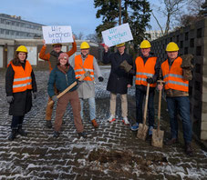 Freuen sich auf den Umbau (v. l.): Meike Kraft (EKHN), Tobias Meyer (IZGS/ EHD), Studentin Lucy Hessler, Prof. Dr. Michael Vilain (EHD), Dr. Arne Lankenau (EHD), Prof. Dr. Uwe Becker (EHD) und Prof. Dr. Michael Schilder (EHD). Foto: Bischoff