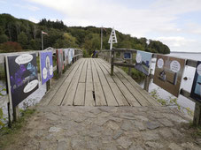 Brücke am Grenzübergang mit Kunstdrucken