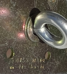 Bildaufhänger mit Ringschraube ergänzt