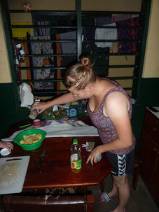 Alina in Action beim Kochen