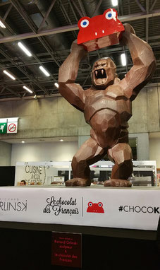 kong du sculpteur richard orlinski au salon du chocolat de paris