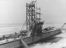 Reconstruction du nouveau plongeoir de la piscine de Paris-Plage