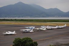 車で25分かな、岡南飛行場。空港ではなく、飛行場。遊覧飛行で一度乗ってみたい。7月末の月曜日の一枚。