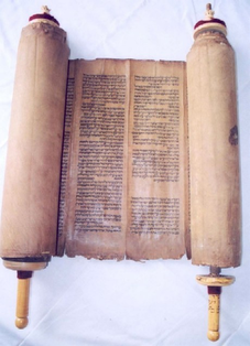      rouleau de la TORAH