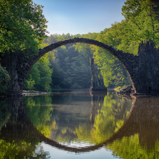 hypnose-saint-genis-laval-hypnose-charly-voyage-interieur-pont-pierre-reflet-eau-serenite-souvenirs-enfance-blocages-vies-anterieures-hypnotherapeute-saint-genis-laval-hypnotherapeute-charly