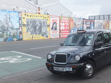 Belfast-zwarte-taxi-muren-graffiti-Noord-Ierland
