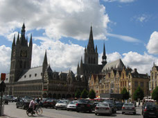 Ieper-Lakenhal-plein-museum-WW1-België
