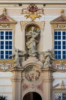 Eingang zum Vorhof der Stiftskirche