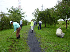 ふれあい農園早朝除草作業