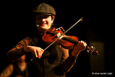 CELTIC RHYTHMS Musikshow - Musiker mit Irish Fiddle