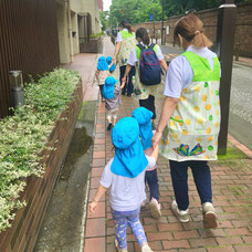 晴れたタイミングを見て、公園遊びに出かけます