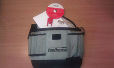 Techniker-Tasche mit Diagnose-Werkzeugen und einen Handbuch