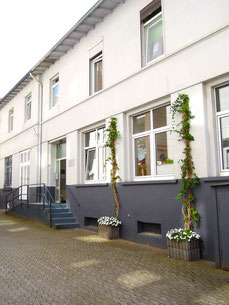 Ergotherapie-Praxis Marcus Künz Eingangsbereich im Hinterhof